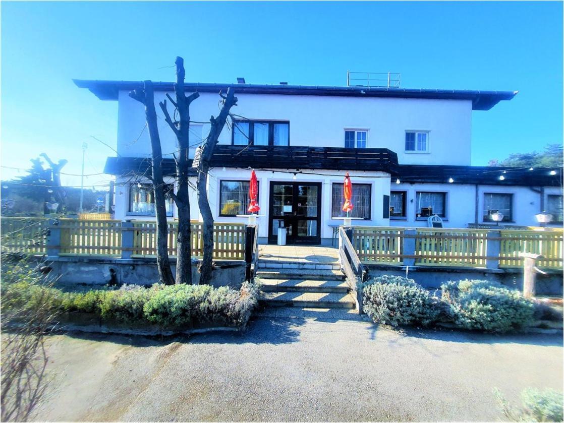 Pension Schwartzwirt Neusiedl am Steinfelde Esterno foto