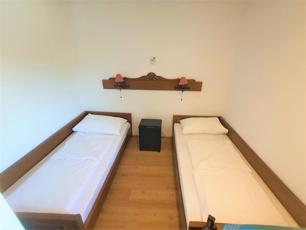 Pension Schwartzwirt Neusiedl am Steinfelde Esterno foto