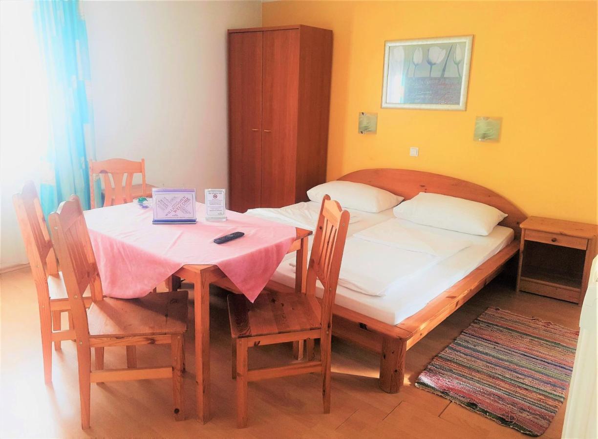 Pension Schwartzwirt Neusiedl am Steinfelde Esterno foto